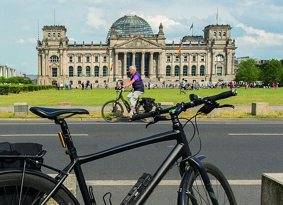 Das Fahrrad als Verkehrsmittel muss auf Bundesebene die gleiche Priorität in Politik und Verwaltung erhalten, wie andere Verkehrsmittel.